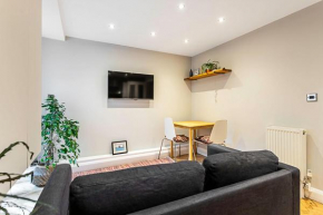 Cosy Garden Flat in Prestigious Residential Area